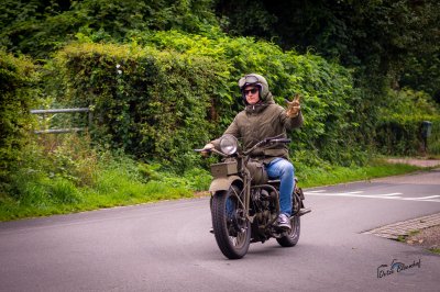 Legerauto's op de Boskwei in Sumar - foto 7